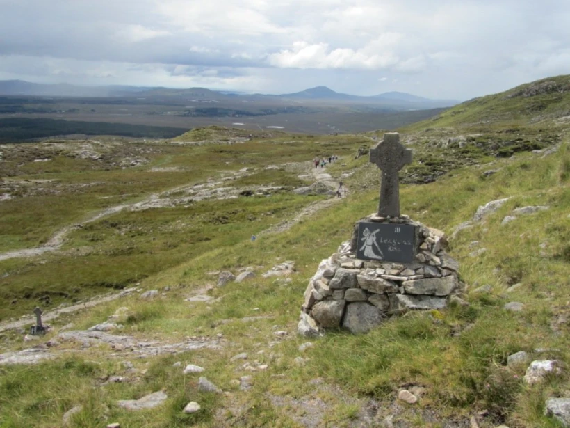St. Patrick's Well - Tobar Phádraig - Holy Well In Connemara ...