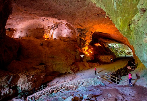 Cuevas de Zugarramurdi el pueblo de las cuevas y sus brujas