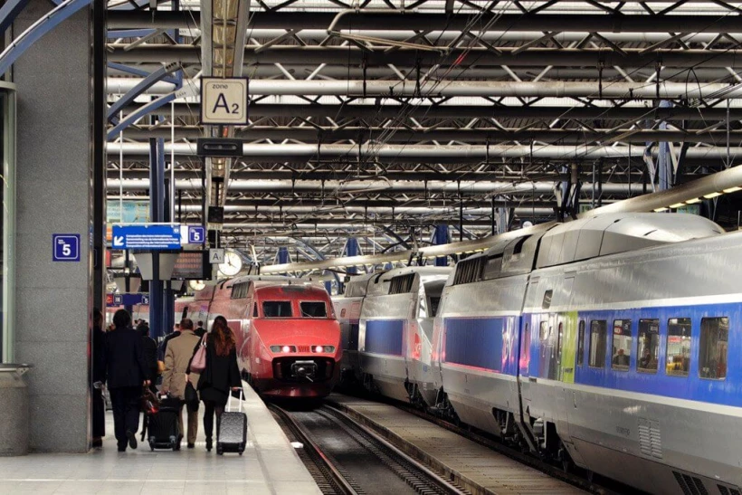train-station-parisjpg_1y97vO.webp