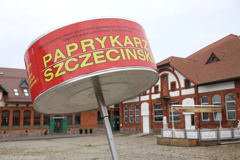 W Szczecinie stanął pomnik 'Paprykarza szczecińskiego'. Kiedyś był słynny niczym zupy w puszkach Campbella